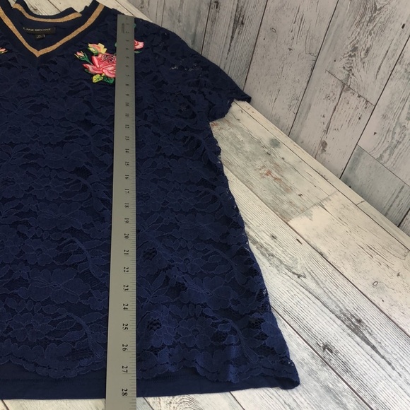 Lane Bryant Sheer Lace Rose Stitching V-Neck Top 14 NWOT - Picture 9 of 9